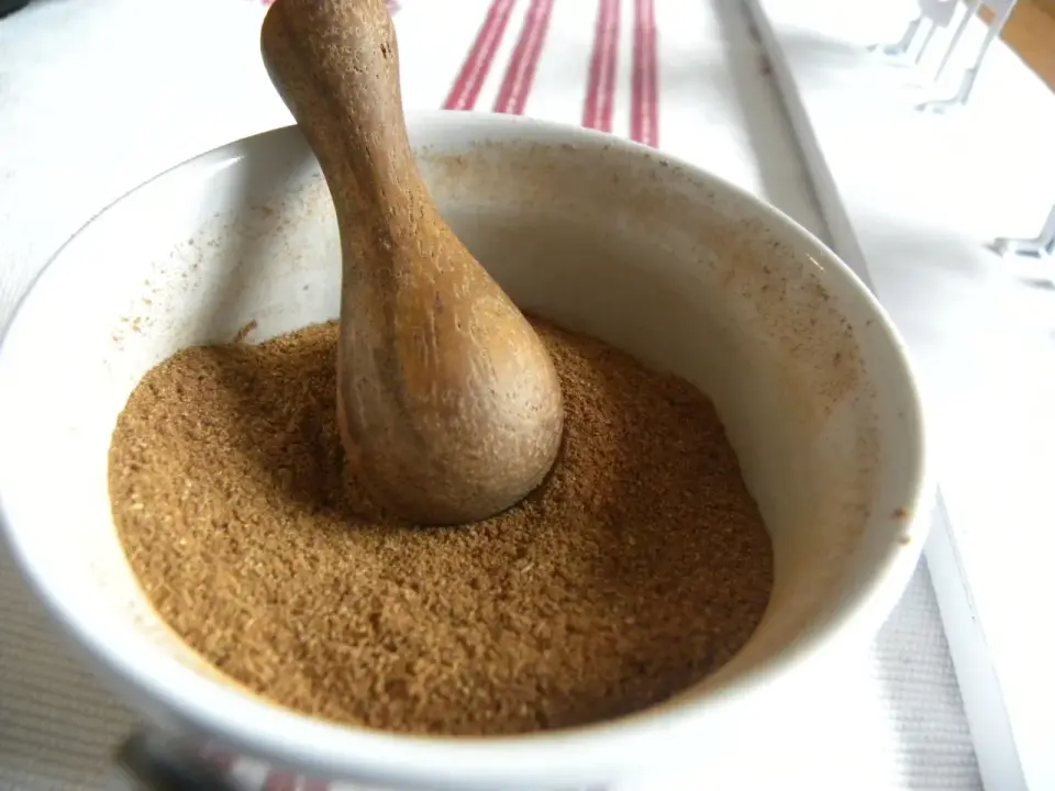 Blanda egen pepparkakskrydda för bak, gröt och vardag